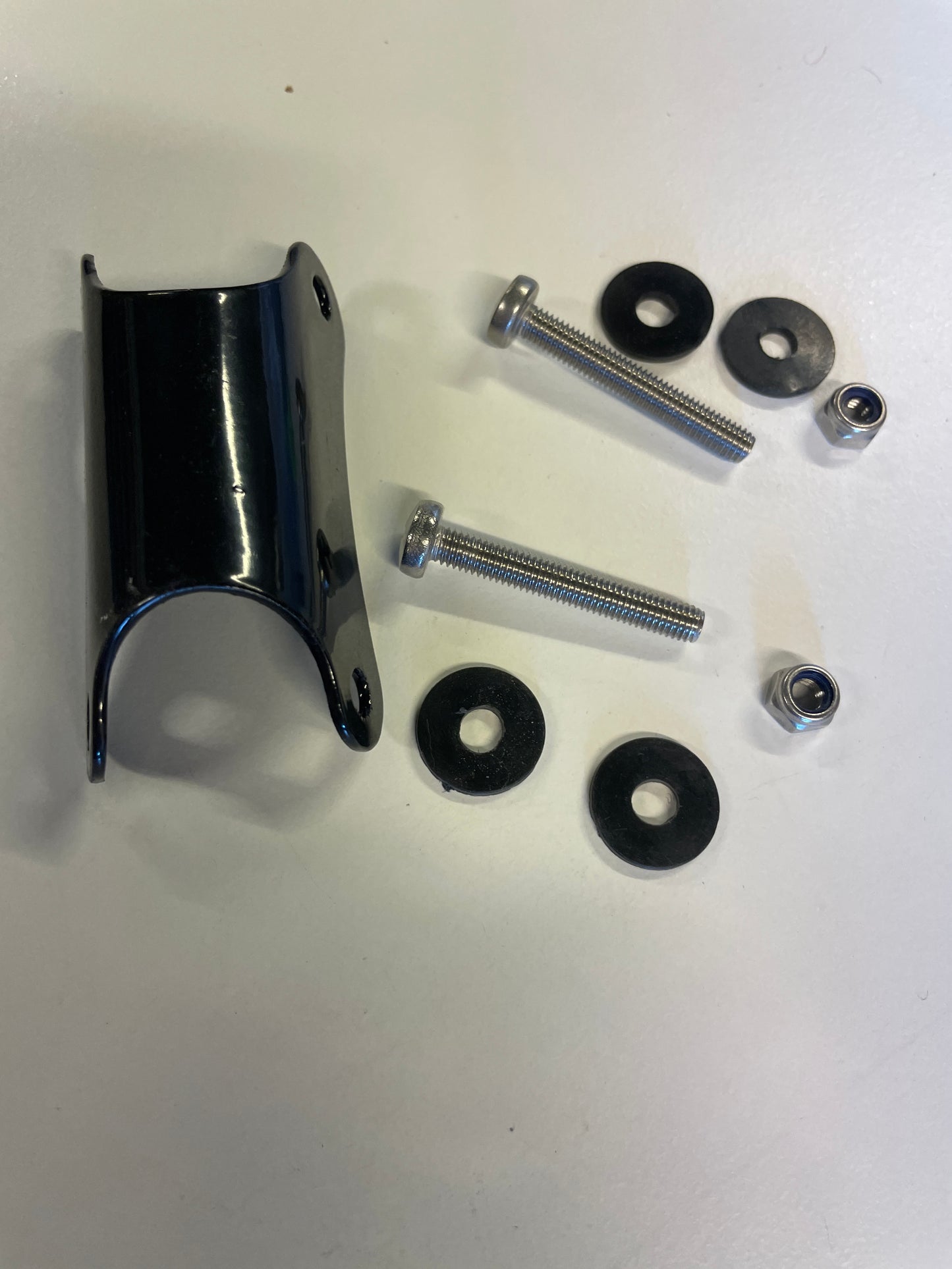 Ophaeng til barnevogn sort metal