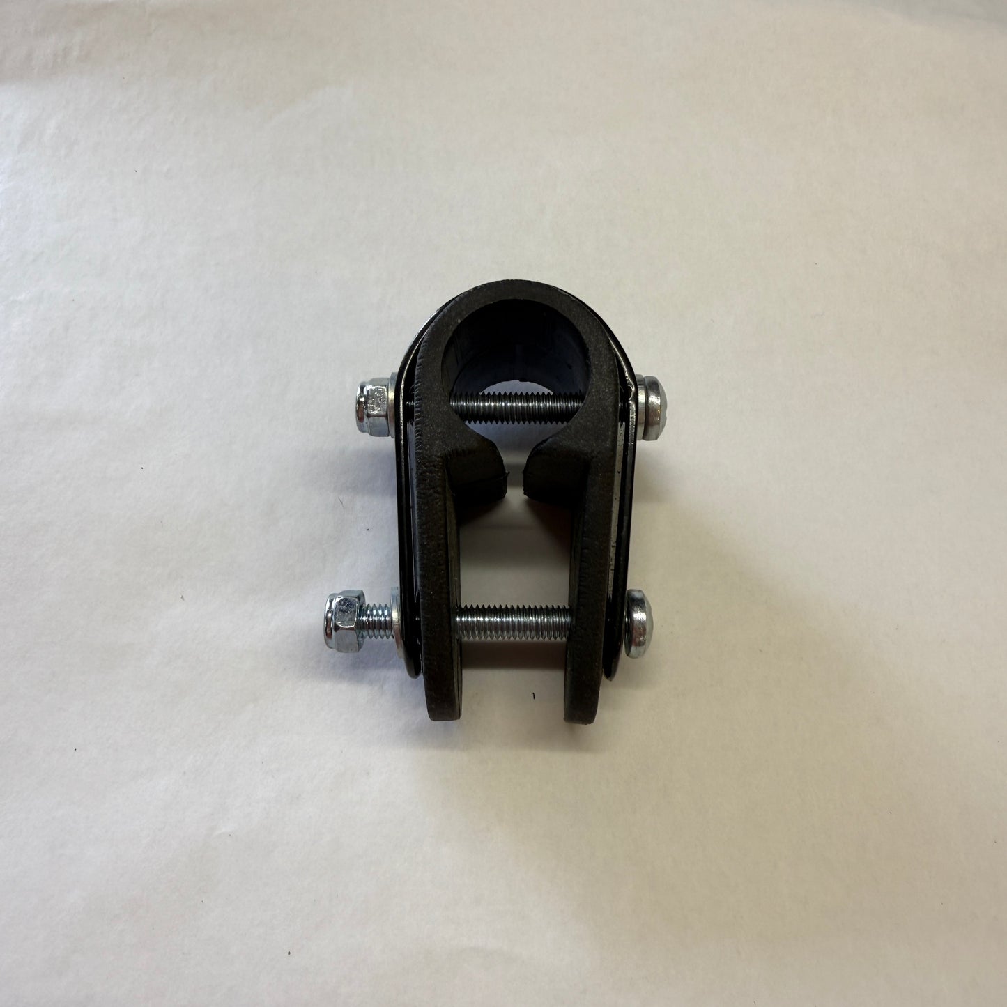 Holder i plast “U” formet med metal forstærkning - 1 sk.