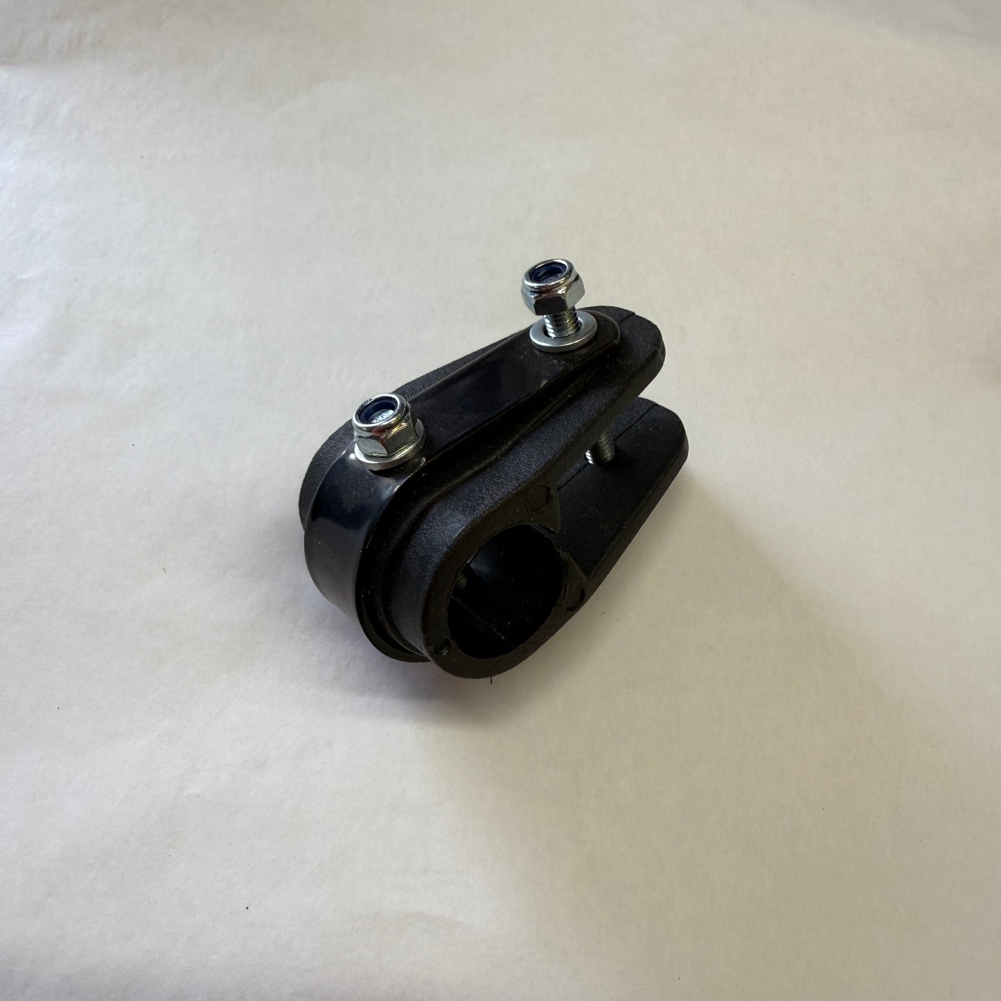 Holder i plast “U” formet med metal forstærkning - 1 sk.