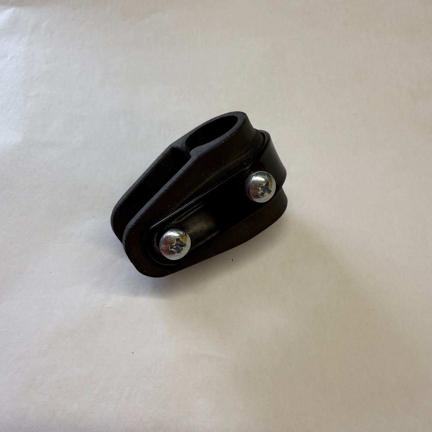 Holder i plast “U” formet med metal forstærkning - 1 sk.